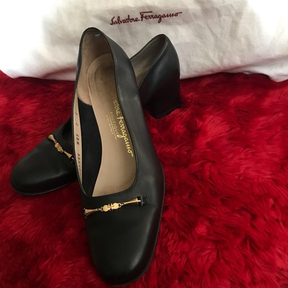 Salvatore Ferragamo black pumps, size 7 C - Picture 5 of 11